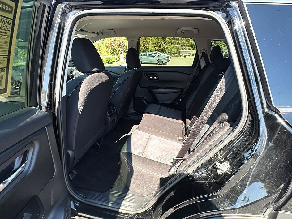 Certified 2025 Nissan Rogue SV AWD/4WD image 17