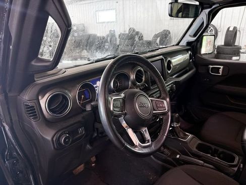 Used 2023 Jeep Wrangler Unlimited Sahara w/ Cold Weather Group AWD/4WD image 8