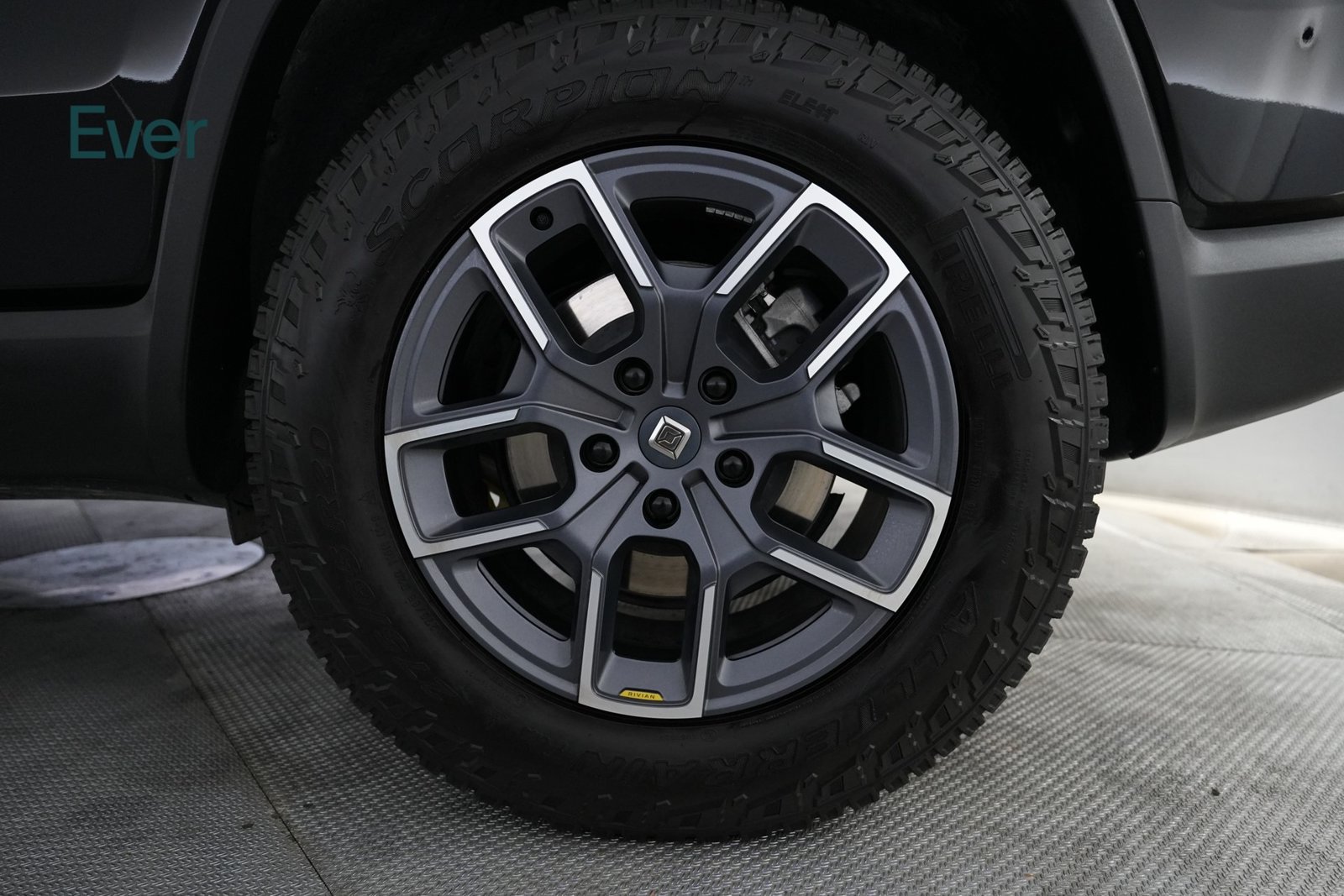 Used 2024 Rivian R1S Adventure Dual AWD/4WD image 9
