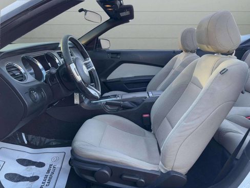 Used 2014 Ford Mustang Convertible image 13