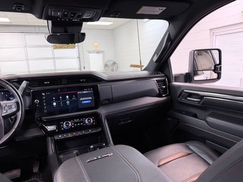 Used 2024 GMC Sierra 2500 AT4 w/ AT4 Premium Plus Package AWD/4WD image 31