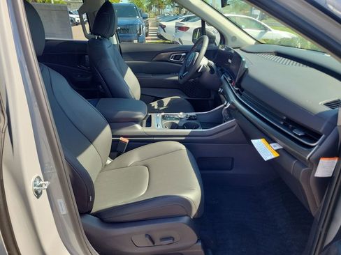 New 2026 Kia Carnival SX w/ SX Dark Edition Package FWD image 7