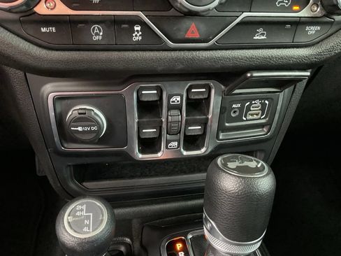 Used 2025 Jeep Wrangler Unlimited Sport AWD/4WD image 15
