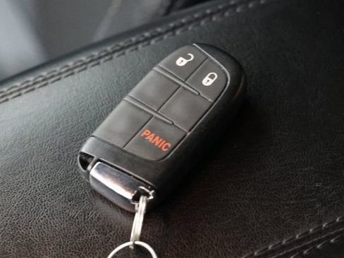 Used 2024 Jeep Compass Latitude w/ Convenience Group AWD/4WD image 35