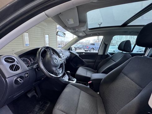 Used 2013 Volkswagen Tiguan S image 12