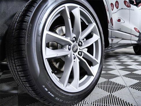 Certified 2025 Audi Q3 2.0T Premium w/ Convenience Package image 9