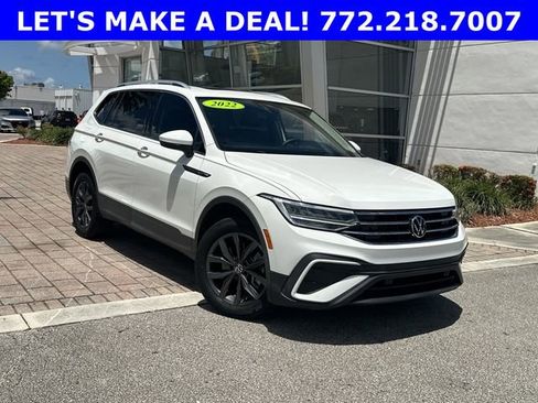 Certified 2022 Volkswagen Tiguan SE FWD image 2