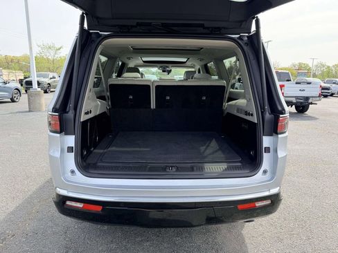 Used 2024 Jeep Wagoneer L 4WD w/ Premium Group I image 15