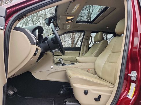 Used 2019 Jeep Grand Cherokee Limited image 13