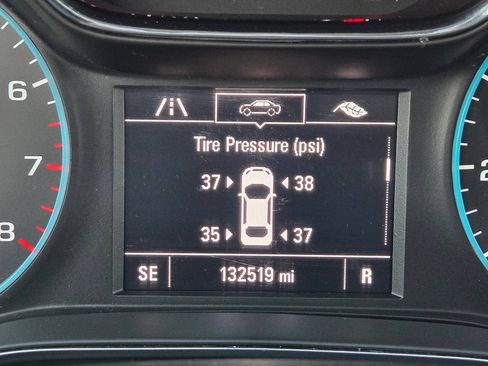 Used 2017 Chevrolet Cruze LT FWD image 43