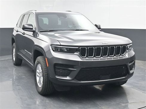 New 2025 Jeep Grand Cherokee Laredo image 1