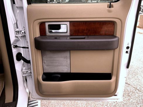 Used 2010 Ford F150 Lariat image 19