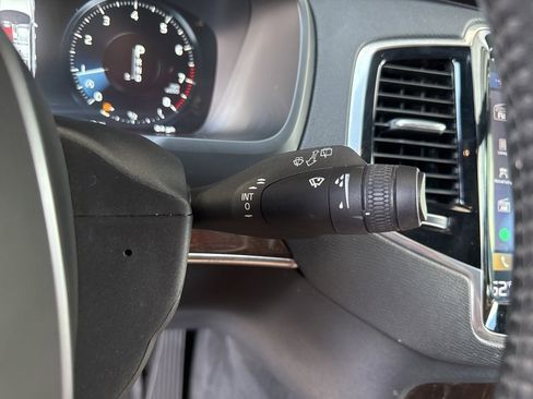 Used 2018 Volvo XC90 T6 Momentum w/ Convenience Package image 31