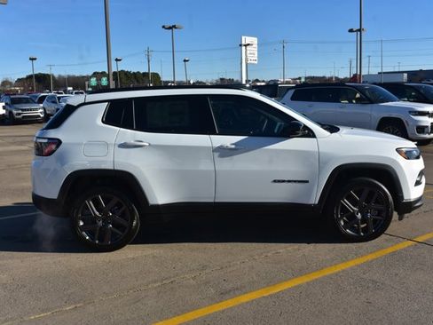 New 2026 Jeep Compass Latitude image 4