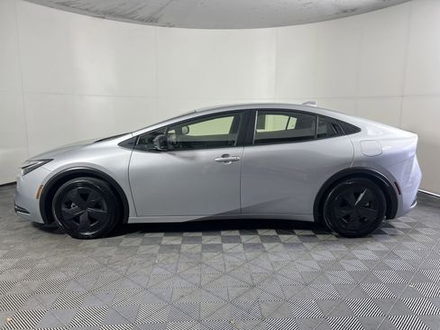 Used 2023 Toyota Prius LE FWD image 9