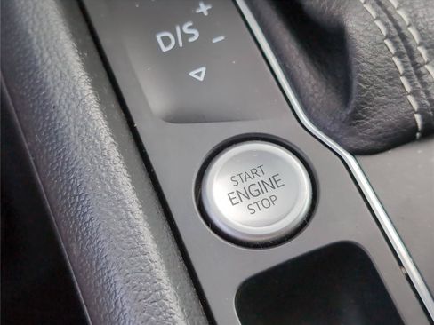 Used 2023 Volkswagen Atlas SEL R-Line AWD/4WD image 22