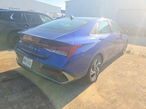 Used 2025 Hyundai Elantra SEL FWD image 9