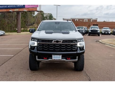 Used 2023 Chevrolet Silverado 1500 ZR2 w/ Technology Package image 2