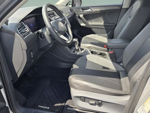Used 2022 Volkswagen Tiguan SE image 15