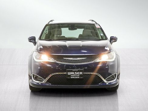 Used 2017 Chrysler Pacifica Touring-L FWD image 8