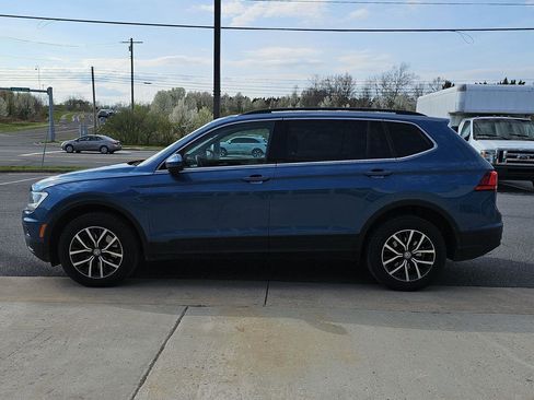 Used 2019 Volkswagen Tiguan SE w/ Panoramic Sunroof Package image 3