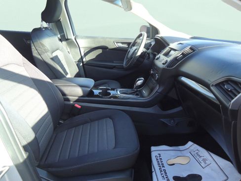 Used 2018 Ford Edge SE image 23