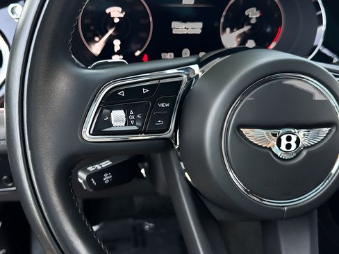 Used 2021 Bentley Bentayga AWD/4WD image 12