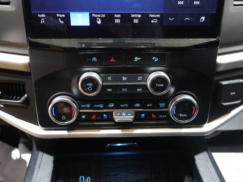 Used 2023 Ford Expedition XLT AWD/4WD image 8