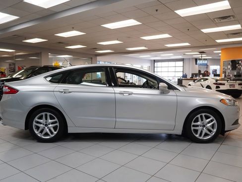 Used 2016 Ford Fusion SE image 15