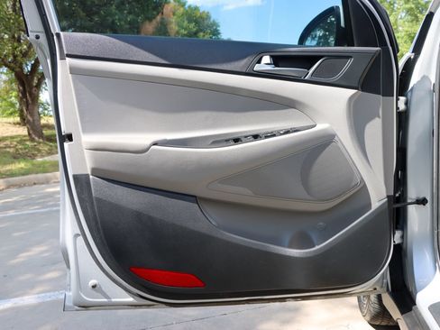 Used 2016 Hyundai Tucson Sport FWD image 12