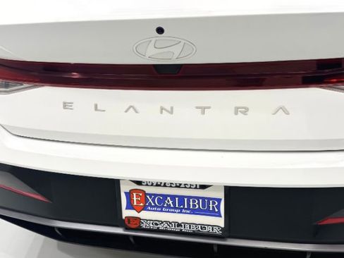 Used 2024 Hyundai Elantra SE FWD image 14