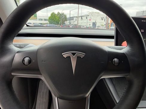 Used 2023 Tesla Model Y Long Range AWD/4WD image 27