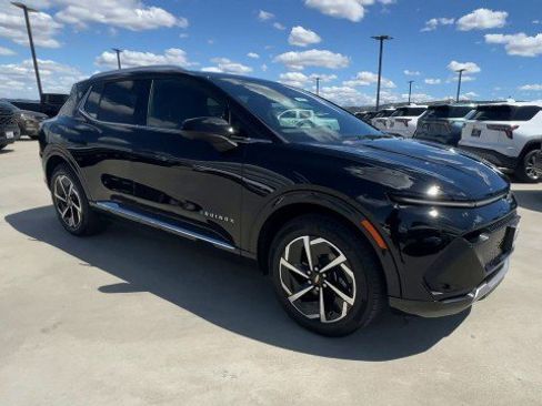 Used 2025 Chevrolet Equinox EV LT w/ Convenience Package image 2