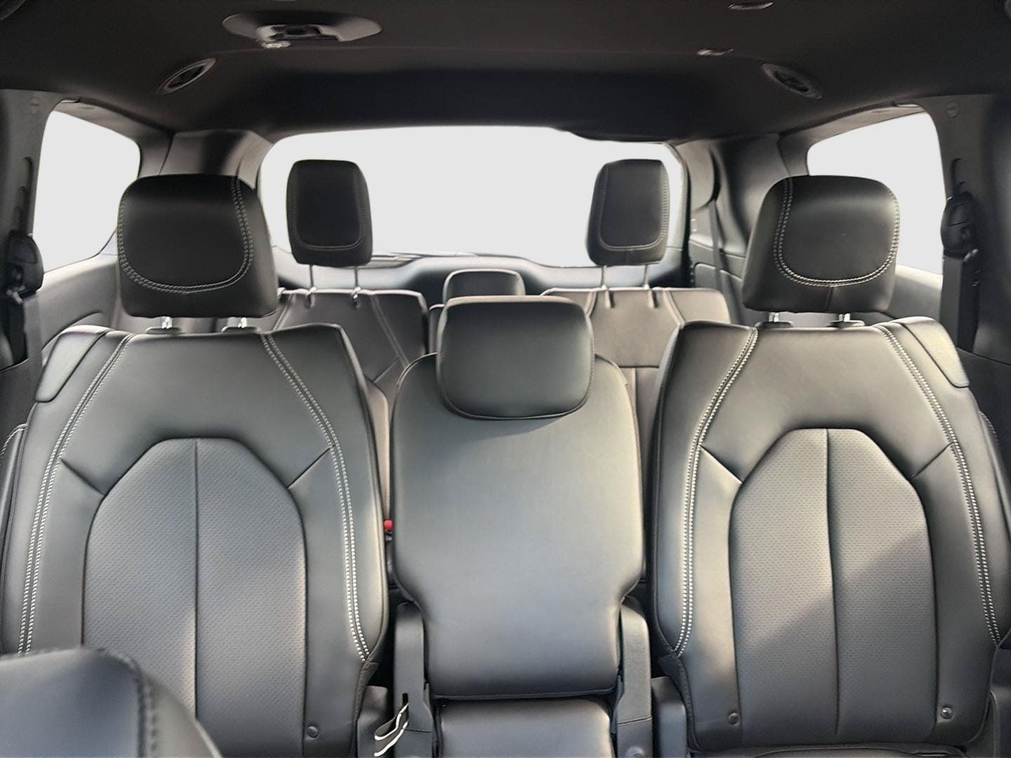 New 2027 Chrysler Pacifica Select FWD image 3