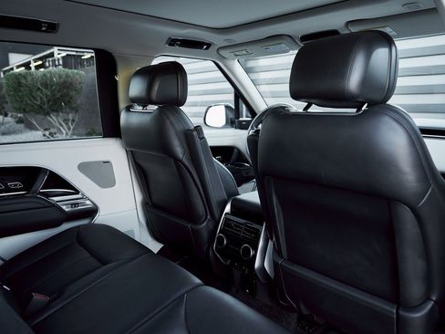 Used 2024 Land Rover Range Rover Long Wheelbase SE image 38