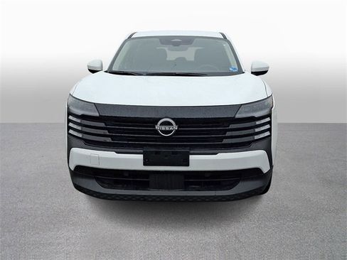 Used 2025 Nissan Kicks SV image 2