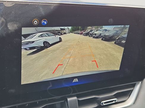 Used 2025 Chevrolet Equinox LT AWD/4WD image 18