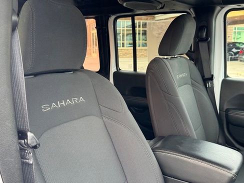 Used 2022 Jeep Wrangler Unlimited Sahara AWD/4WD image 16