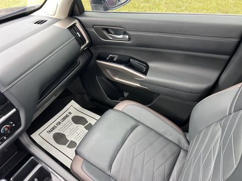 Used 2024 Nissan Pathfinder Platinum w/ Lighting Package (N93) image 33