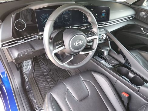 Used 2025 Hyundai Elantra Limited image 11