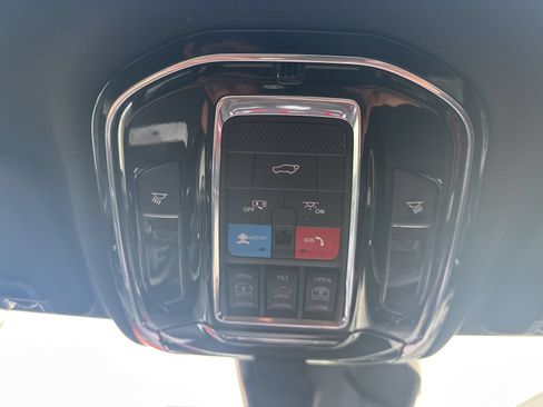 Used 2024 Jeep Grand Cherokee Overland AWD/4WD image 33