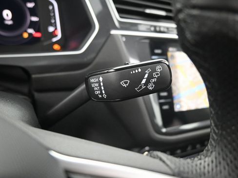 Used 2024 Volkswagen Tiguan SEL R-Line image 18