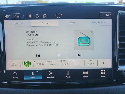 Used 2023 Chrysler Pacifica Touring-L image 5