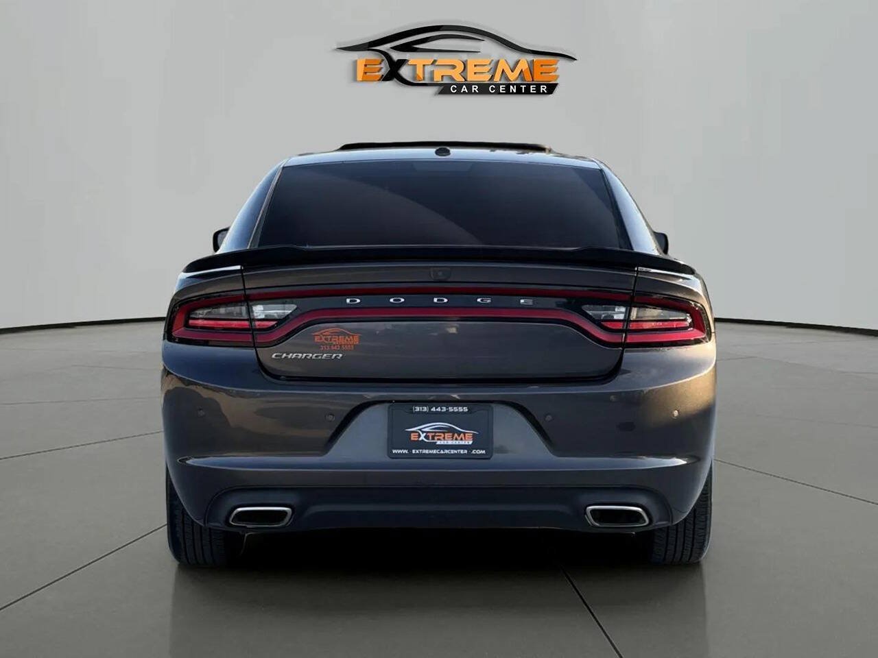 Used 2019 Dodge Charger SXT w/ Leather Interior Group RWD image 5