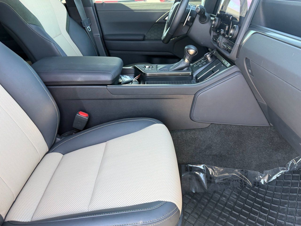 Used 2024 Lexus GX 550 AWD/4WD image 11