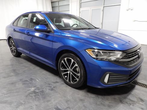 Used 2024 Volkswagen Jetta Sport FWD image 2