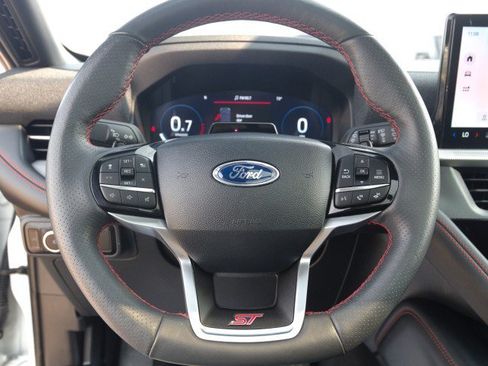 Used 2025 Ford Explorer ST AWD/4WD image 19