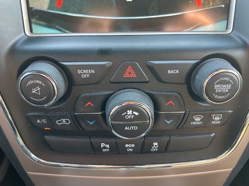 Used 2015 Jeep Grand Cherokee Limited w/ Luxury Group II image 31