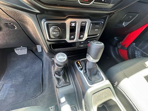 Used 2020 Jeep Wrangler Sport AWD/4WD image 26