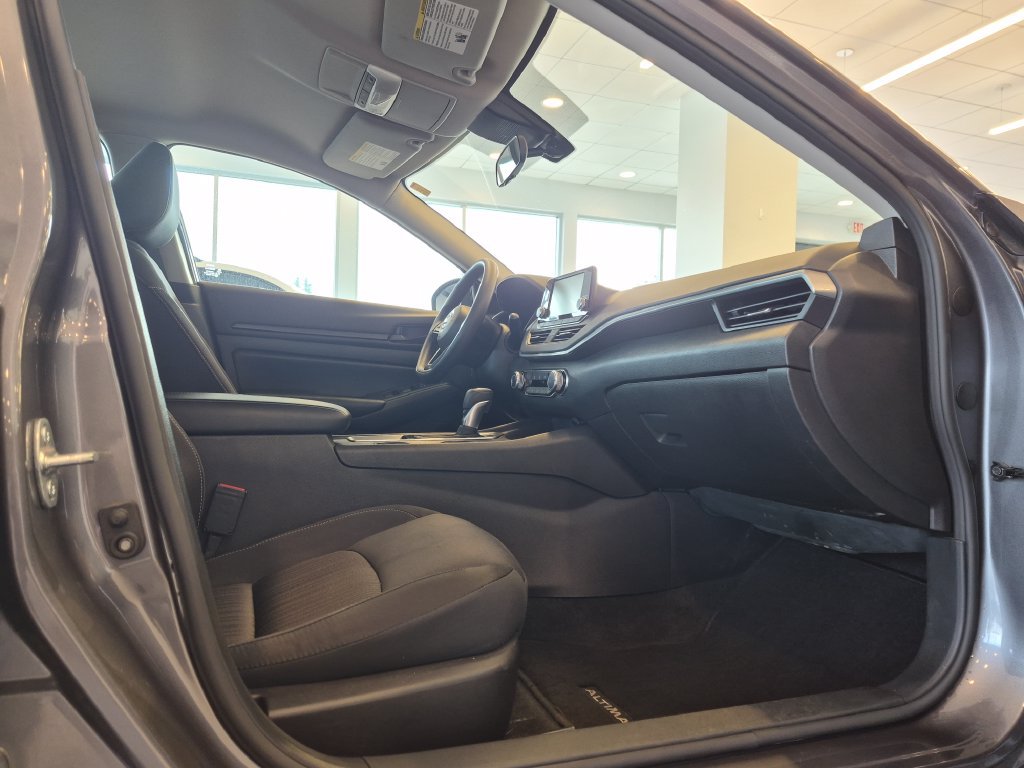 Used 2024 Nissan Altima 2.5 S FWD image 17